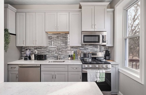 Pittsburgh Apartment | 3Bed 2Bath Family Home w/Hot Tub & Huge backyard