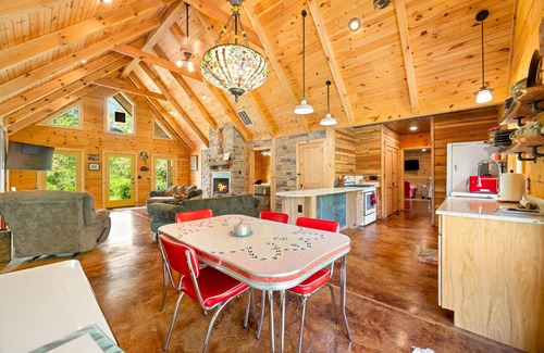 Gnaw Bone House | 3BR, 3 BA cabin