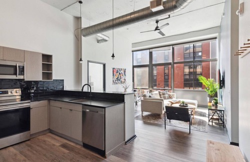 Fairmount Apartment | 3BR with Gym, Game Room, Center City| The Sunlight Apt