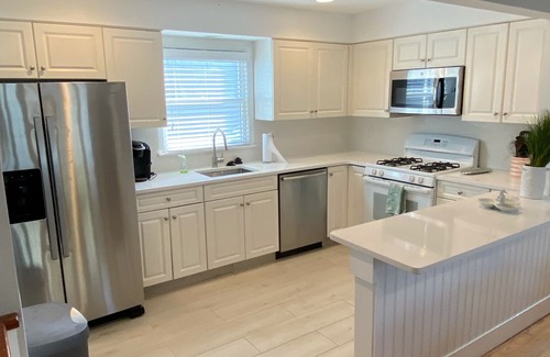 Beach Haven House | 4 BDRM with pool, beach block Steps to beach, walk to Bay village,Fantasy Island