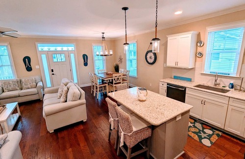North End House | 4 BR/4 BA/Single Family - 2 Primary Suites