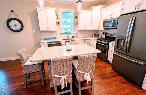 North End House | 4 BR/4 BA/Single Family - 2 Primary Suites