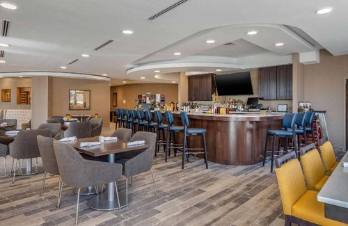 West Orange Hotel | 40 m² Hotel ∙ 127 guests