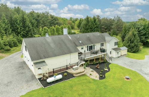 Coudersport House | 412 m² House ∙ 5 bedrooms ∙ 18 guests