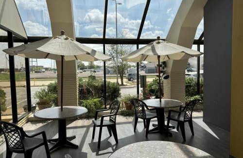 Elyria Hotel | 42 m² Motel ∙ 127 guests
