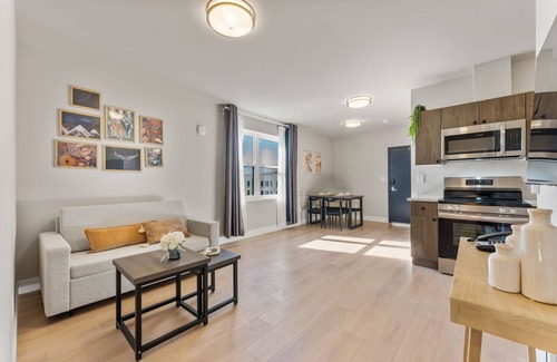 Spruce Hill Apartment | 4211 Suites
