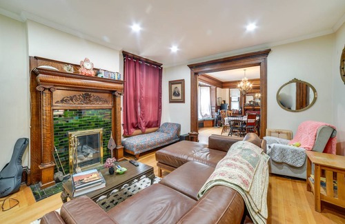 Wilkinsburg House | 432 m² House ∙ 3 bedrooms ∙ 6 guests