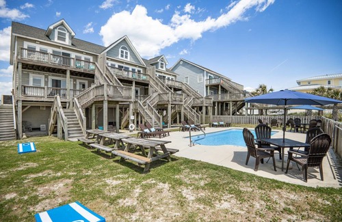 North Topsail Beach House | 438 m² Maisonette ∙ 12 bedrooms ∙ 36 guests