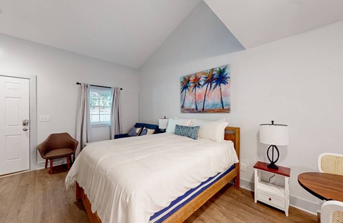 The Pines Condo | 45 m² Condo ∙ 1 bedroom ∙ 4 guests