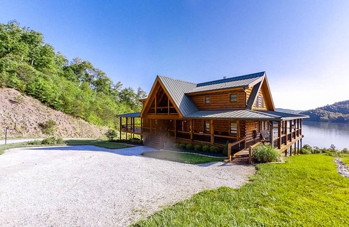 Tazewell Cabin | 474 m² Cabin ∙ 5 bedrooms ∙ 16 guests