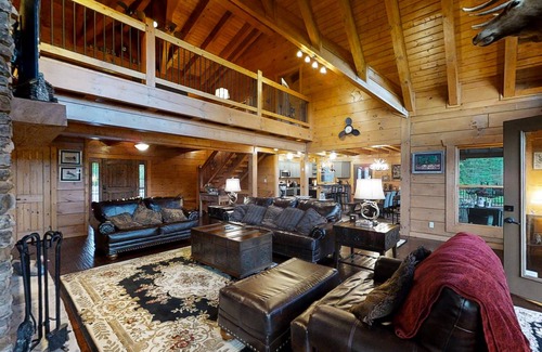 Tazewell Cabin | 474 m² Cabin ∙ 5 bedrooms ∙ 16 guests