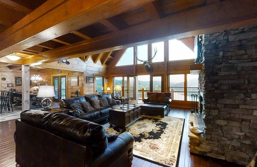 Tazewell Cabin | 474 m² Cabin ∙ 5 bedrooms ∙ 16 guests