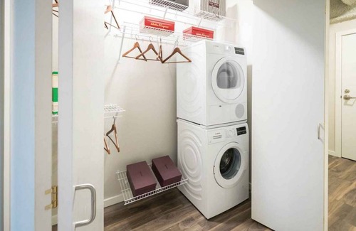 Gateway District Apartment | 56 m² Apartment ∙ 1 bedroom ∙ 2 guests
