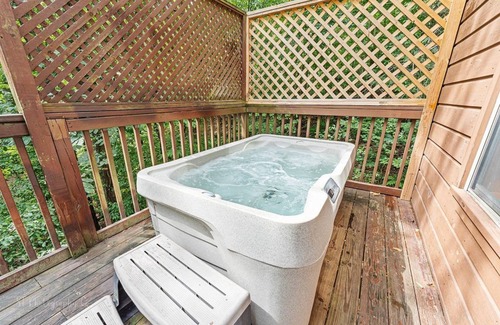 Pigeon Forge Cabin | 65 m² Cabin ∙ 1 bedroom ∙ 4 guests