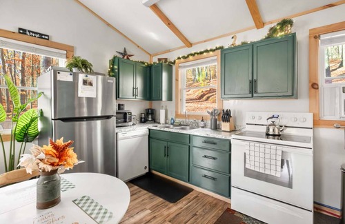 Lost River Cabin | 70 m² Cabin ∙ 2 bedrooms ∙ 4 guests