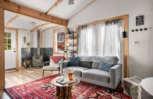 Lost River Cabin | 70 m² Cabin ∙ 2 bedrooms ∙ 4 guests