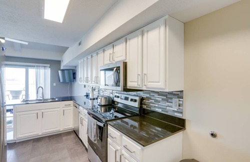 Put-in-Bay Apartment | 74 m² Apartment ∙ 2 bedrooms ∙ 7 guests