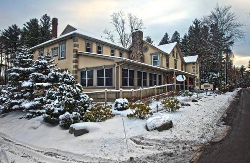Mount Pocono Hotel | 84 m² Hotel ∙ 6 guests