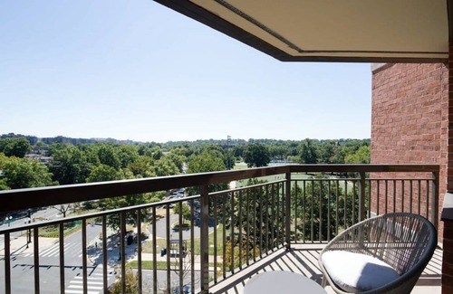 Pentagon City Apartment | 90 m² Apartment ∙ 2 bedrooms ∙ 6 guests
