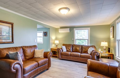 Watkins Glen House | 92 m² House ∙ 2 bedrooms ∙ 4 guests