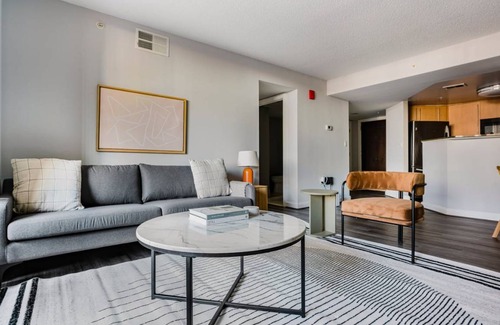 Woodmont Triangle Apartment | 97 m² Apartment ∙ 2 bedrooms ∙ 4 guests