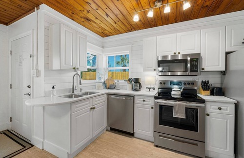 Laguna Beach Estates House | $98/Night Now thru November 22nd!~ Laguna Beach ~Directly Across Street-30ft from Perfect Beach Access #83