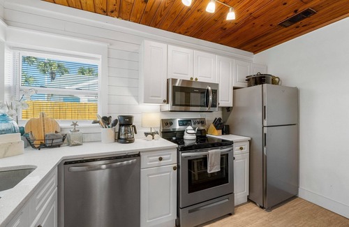 Laguna Beach Estates House | $98/Night Now thru November 22nd!~ Laguna Beach ~Directly Across Street-30ft from Perfect Beach Access #83