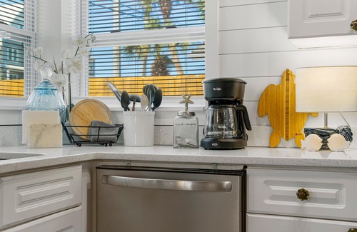 Laguna Beach Estates House | $98/Night Now thru November 22nd!~ Laguna Beach ~Directly Across Street-30ft from Perfect Beach Access #83