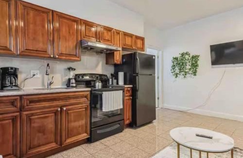 Center City Apartment | Across from Convention Center - Sleeps 6 - 3F