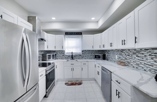 Weequahic Apartment | Amazing Spacious 4-bedroom apartment in awesome Newark with AC, WiFi