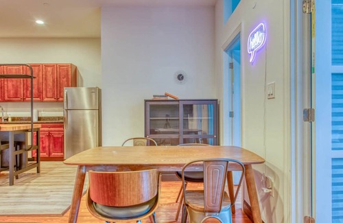 West Poplar Apartment | Apartment ∙ 2 bedrooms ∙ 4 guests