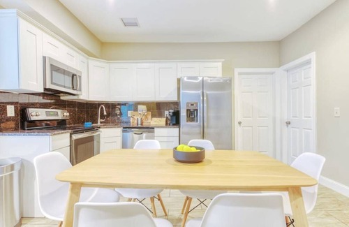 Chinatown Apartment | Apartment ∙ 3 bedrooms ∙ 8 guests