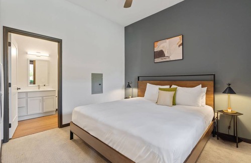 Lockerbie Square Apartment | Apartment ∙ 1 bedroom ∙ 3 guests
