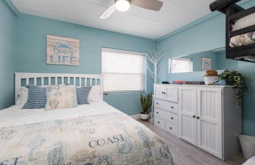 Cape May - Wildwood Apartment | Ashore Beach Retreat-1BR 1BA with pool, parking, 1 & half block to Beach & Boardwalk, Morey's Pier