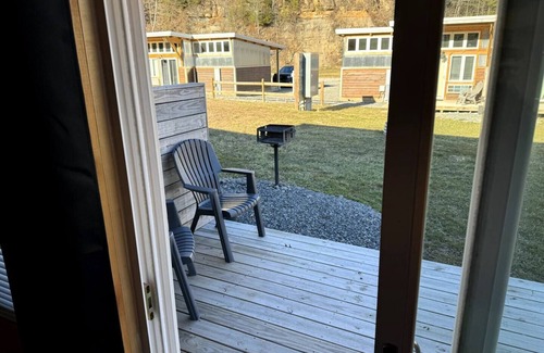 Bramwell Cabin | ATV TrailCamp: Larne's Lodge- Just seconds from the HMT Pocahontas Trailhead!