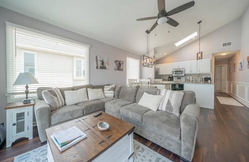 Avalon House | Bayfront Townhome with 4 bedrooms pet friendly in beautiful Avalon.