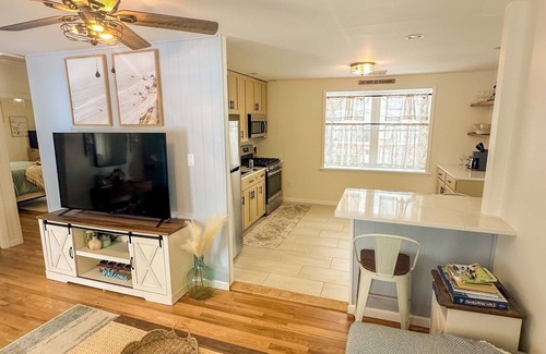 North Cape May House | Bayside, Cozy, Updated 2BR 1.5B, Lg deck/priv yd, Outdoor dining, Bikes Incl