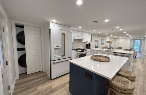 North End Condo | BEACH BLOCK GEM! 5BR 2 Full Bath 1stFloor! Book now for best choice of weeks!