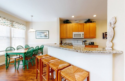 Ocean View House | Bear Trap Dunes end townhouse w/pool table, shared pools and fitness room