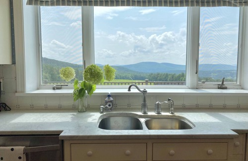 Stamford House | Beautiful Barn Estate: 5 bdrms 5 bathrooms, fireplaces, views & more