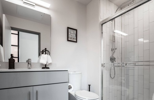 Central Business District Condo | Beautiful Condo-Heart of Business District 405