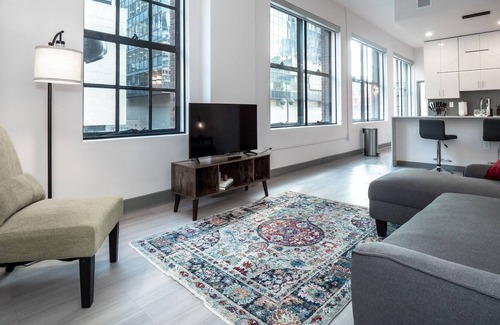 Central Business District Condo | Beautiful Condo-Heart of Business District 601