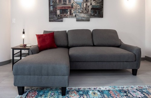 Central Business District Condo | Beautiful Condo-Heart of Business District 601