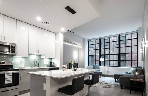 Central Business District Condo | Beautiful Condo - Heart of Business District 602