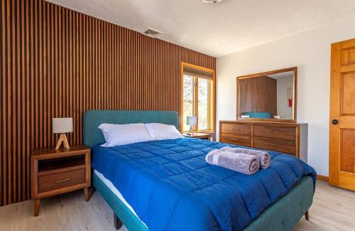 Bushkill House | Beautiful Modern Lodge! Indoor Hot Tub - Game Room