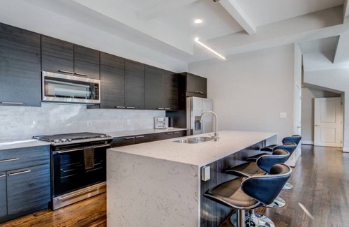 Capitol Hill Condo | Beautiful Well Located 3BR Condo For 3 International Students and/or Interns.