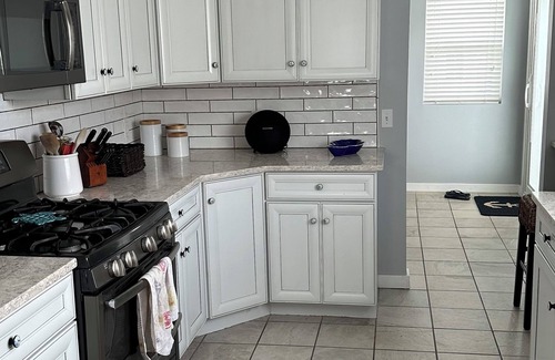 Southend House | Beautifully decorated, newly remodeled home only steps away from the beach.