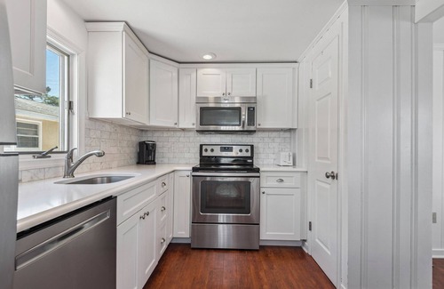 Avalon Condo | beautifully renovated and impeccably maintained 3-bedroom, 1.5-bath condo just one block from Avalon's pristine beaches,