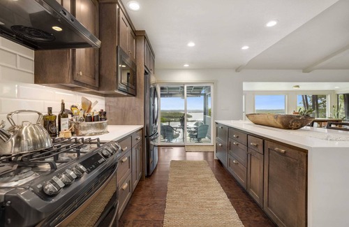 Prairie Creek House | Beaver Lake Retreat - Infinity Pool and Hot Tub