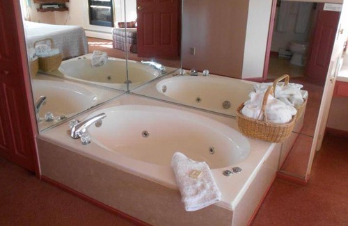 Elizabethtown Bed & Breakfast | Bed and breakfast ∙ 4 guests